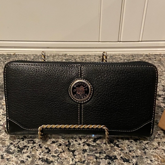 Dooney & Bourke Handbags - Dooney & Bourke Vintage EUC Wallet
